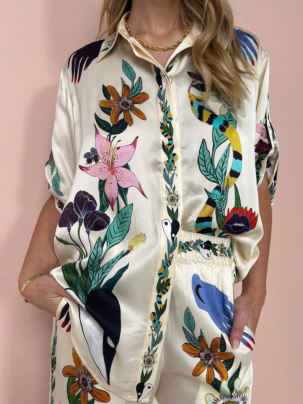 Unieke Oversized Blouse met Print en Knoopbroek