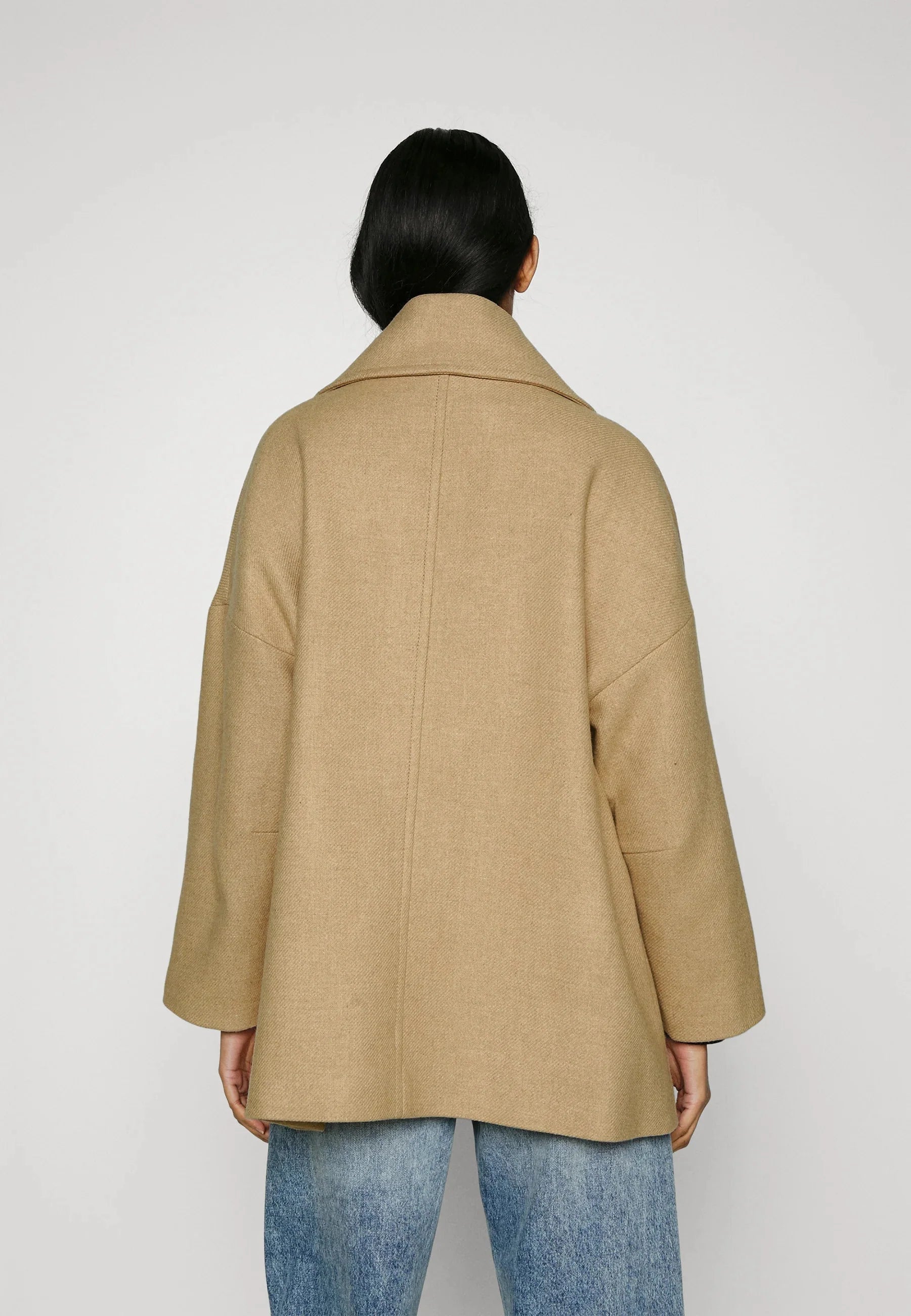 Elegante dubbellaagse cameljas voor dames - chique getailleerde winterjas