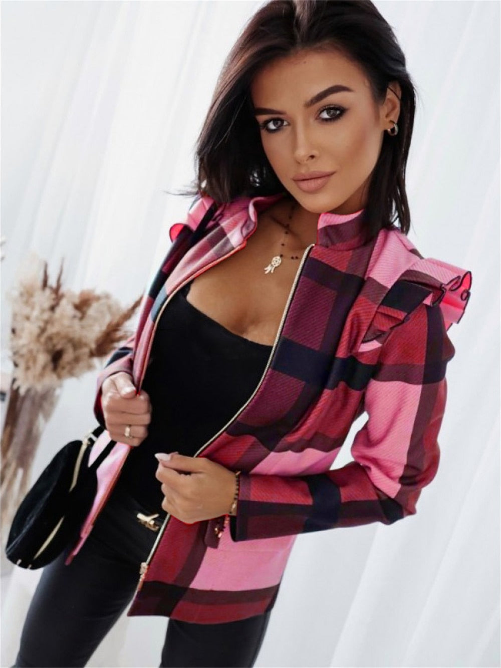 Ladies Coat – Tailored Fit – Checked Pattern – Zipper Closure – Flap Pockets