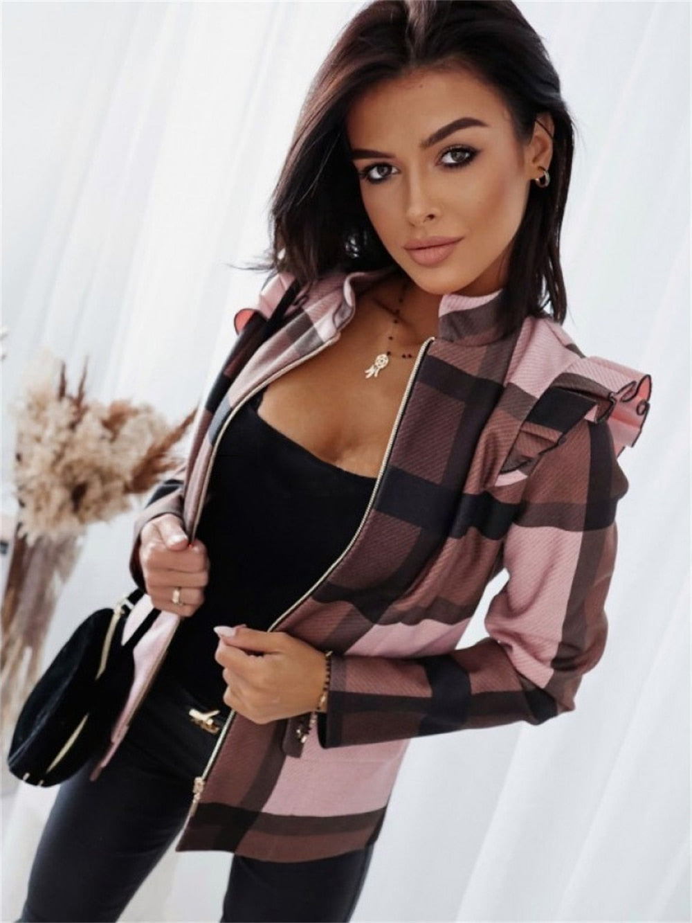 Ladies Coat – Tailored Fit – Checked Pattern – Zipper Closure – Flap Pockets