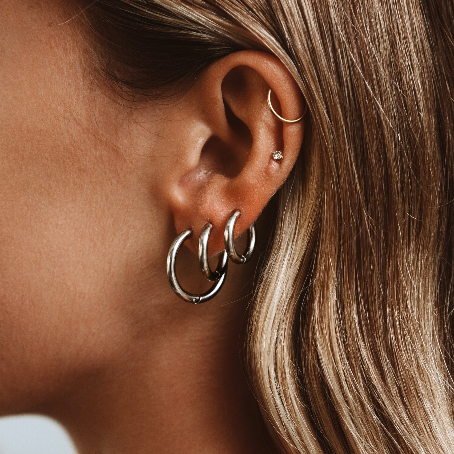 Mia | Klassieke Zilveren Hoepeloorbellen voor Stijl en Elegantie