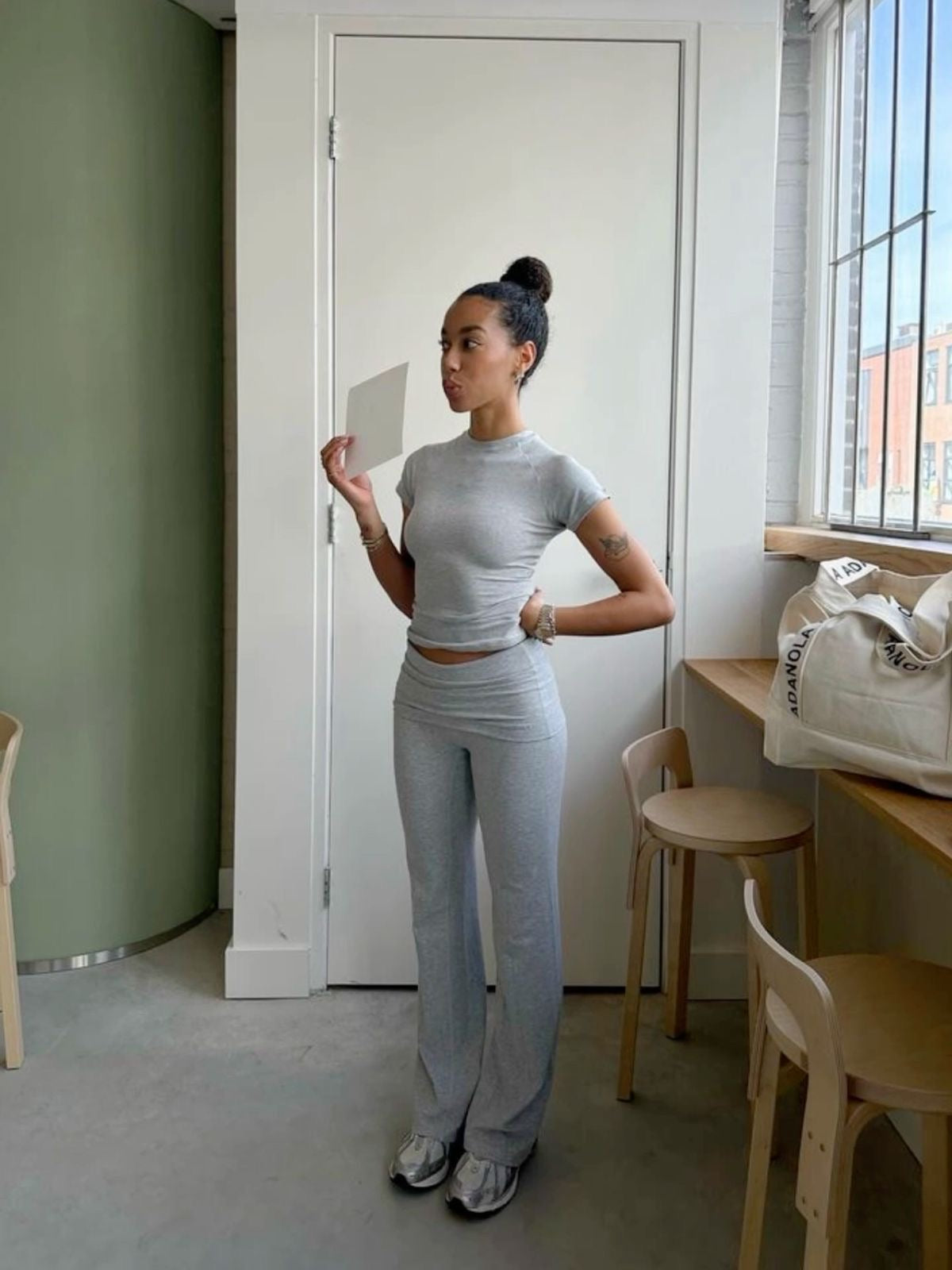 Dames Lounge Set – Fitted Top – Flared Broek – Zachte Stretchstof – Comfort Fit