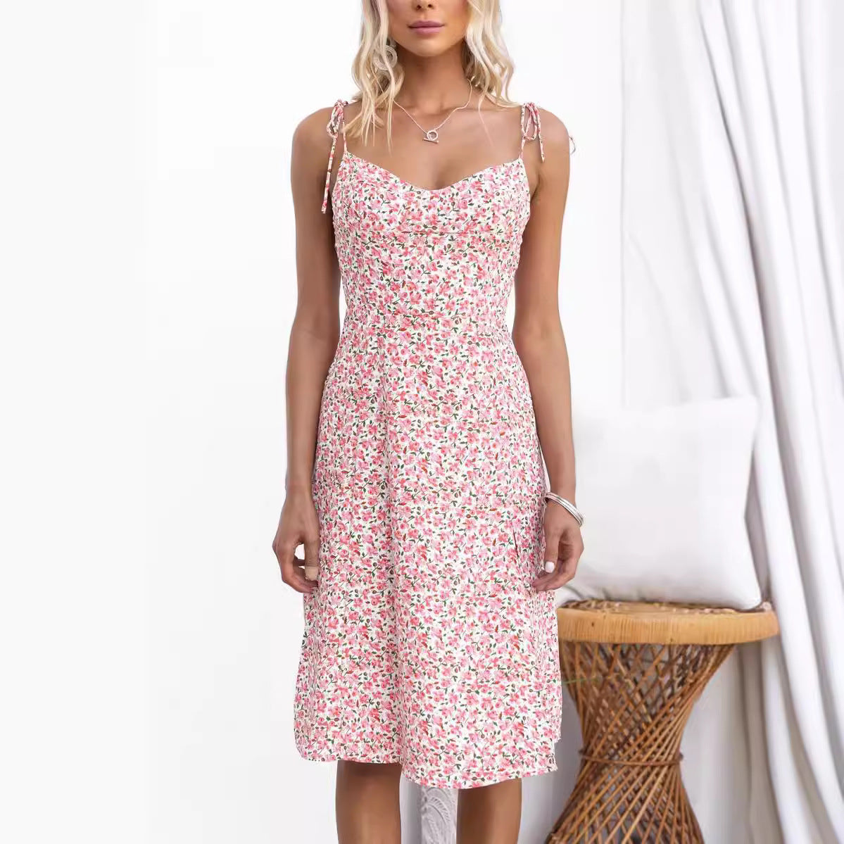 Women's midi dress – Slim fit – V-neck – Spaghetti straps – Floral print – Side slit