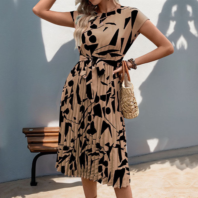 Ladies midi dress – Pleated fit and flare – Geometric print – Short sleeve – With belt