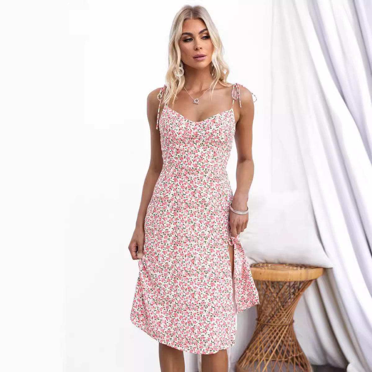 Women's midi dress – Slim fit – V-neck – Spaghetti straps – Floral print – Side slit