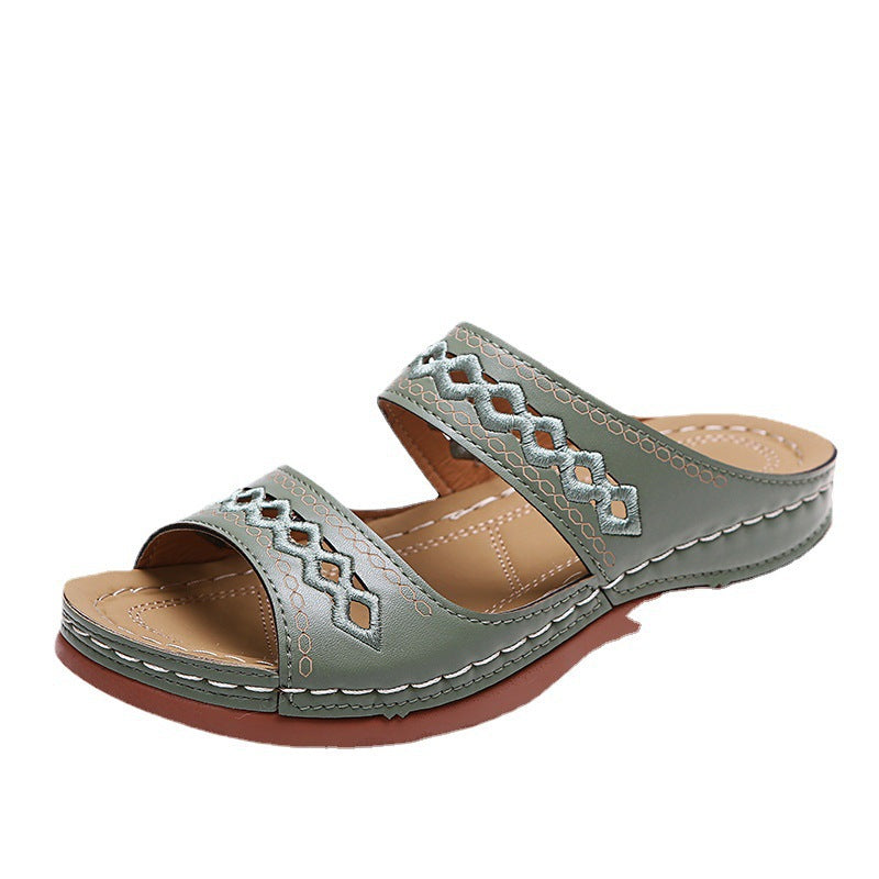 Ladies sandals – Slip-on comfort – Wide fit – Retro cut-out design – Stitched straps