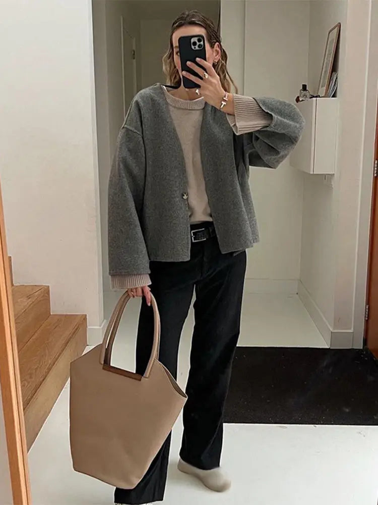 Dames Jas – Wolmix – Oversized Pasvorm – Knoopsluiting – Stijlvolle Volumineuze Mouwen