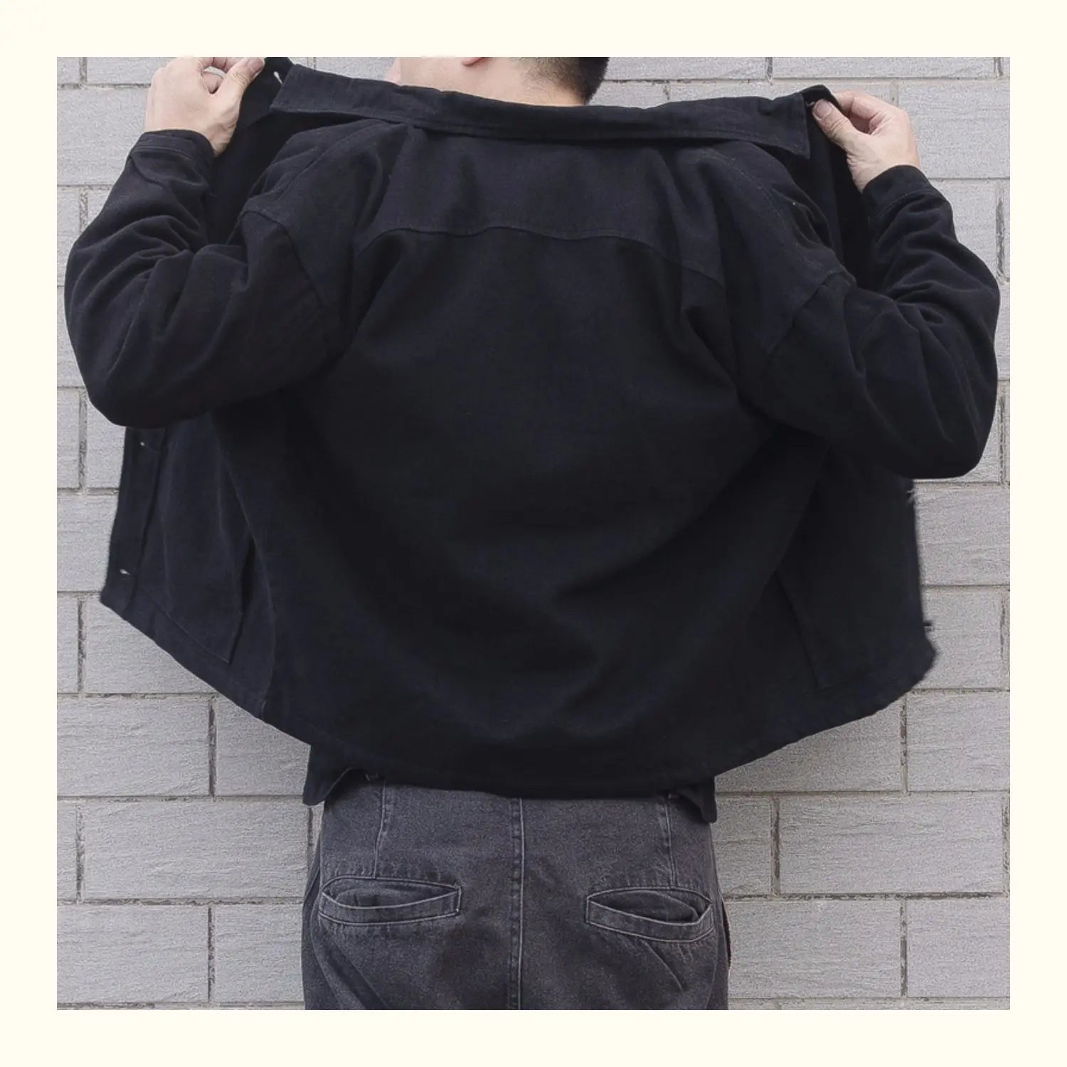 Men's denim jacket – Relaxed fit – Button closure – Collar – Casual layering style