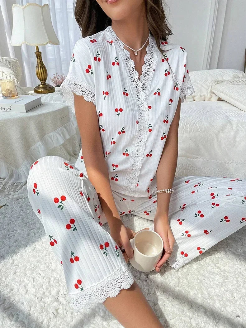 Kersen Pyjama Set | Dames 2-delige Kanten Pyjama met Kersenprint