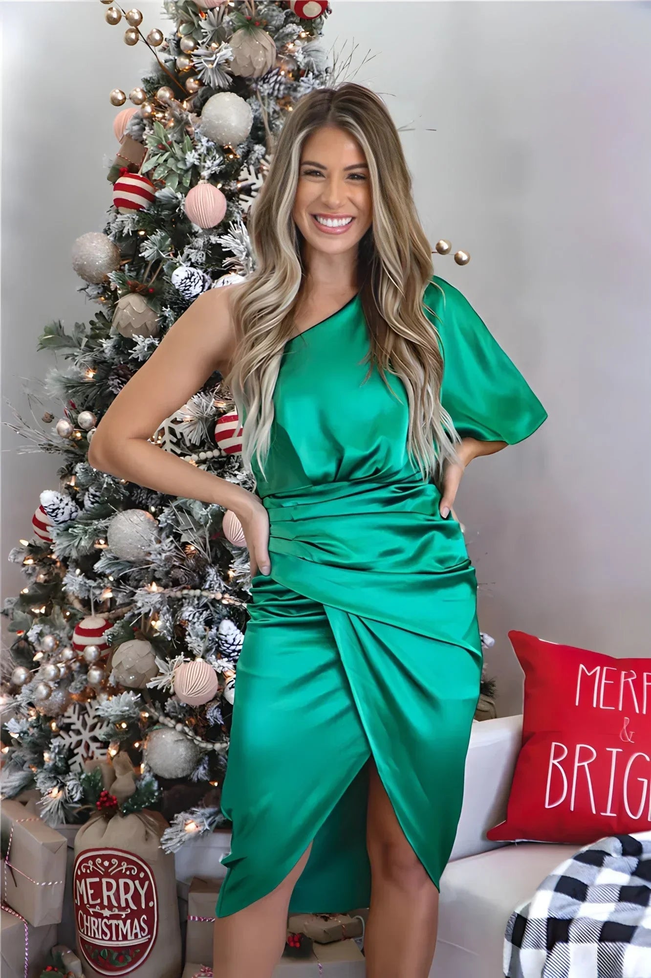 Quinty | One-Shoulder Jurk met Geplooide Rok