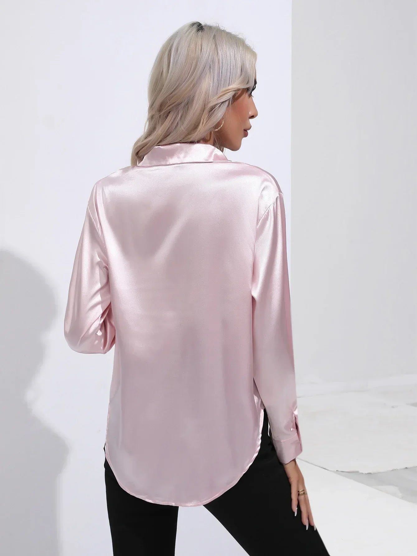Dames Blouse - Satijn - Relaxte Pasvorm - Lange Mouwen - Klassieke Knoopsluiting