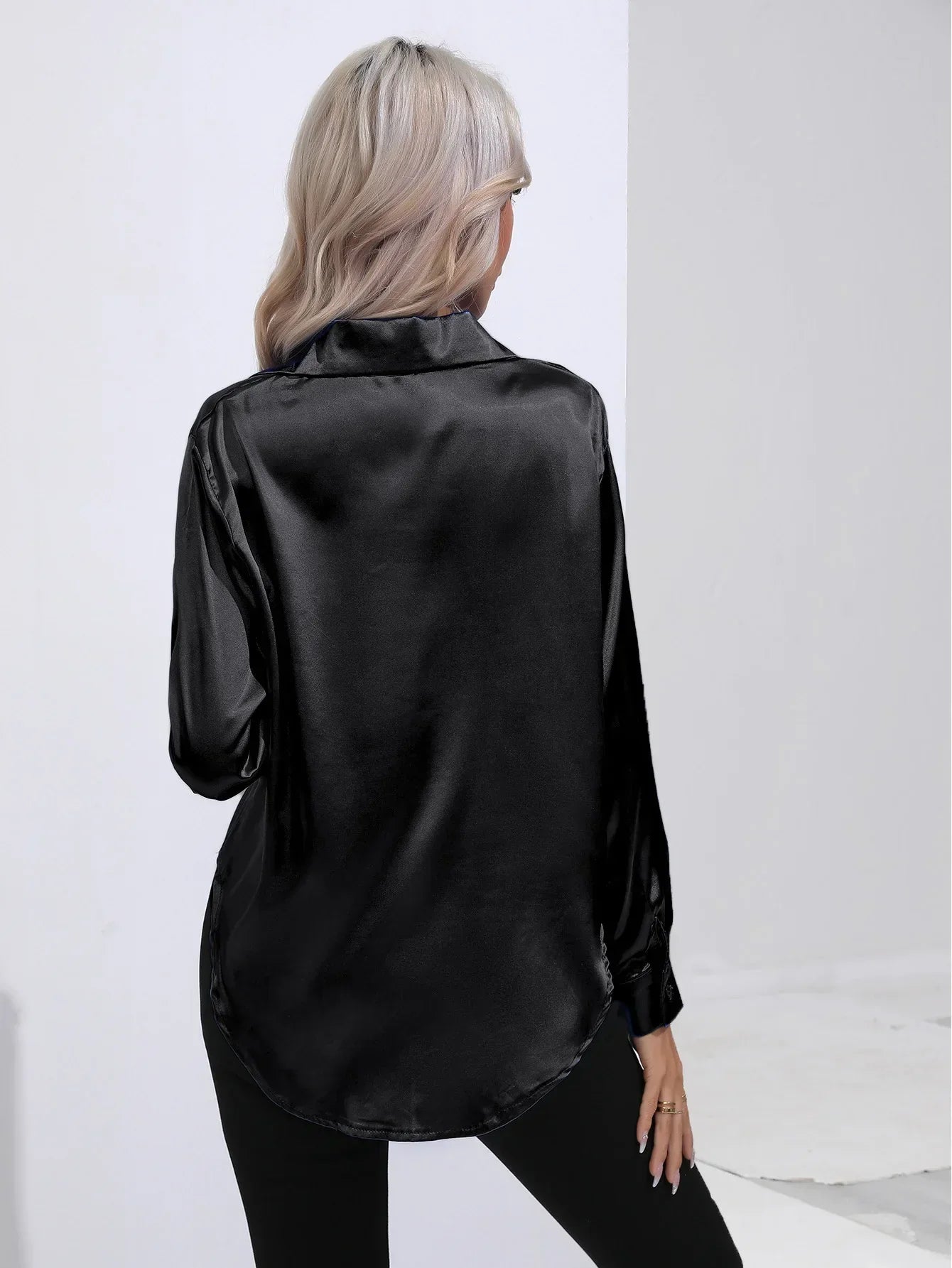 Dames Blouse - Satijn - Relaxte Pasvorm - Lange Mouwen - Klassieke Knoopsluiting