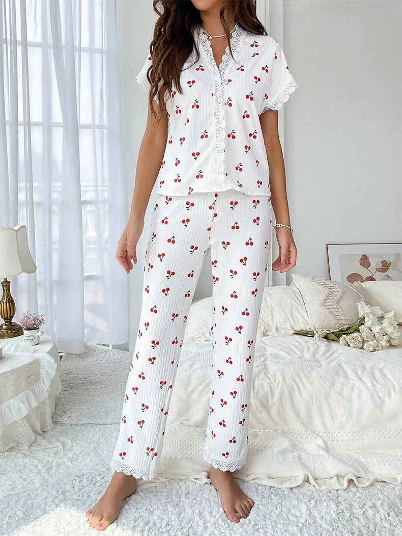 Kersen Pyjama Set | Dames 2-delige Kanten Pyjama met Kersenprint