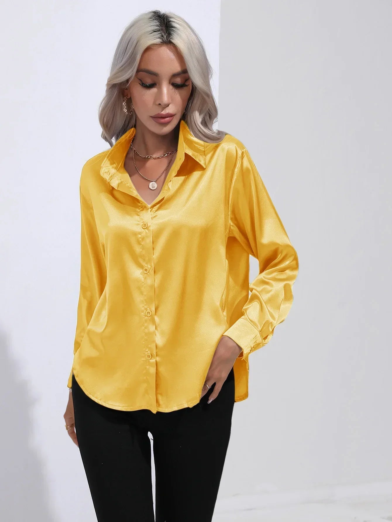 Dames Blouse - Satijn - Relaxte Pasvorm - Lange Mouwen - Klassieke Knoopsluiting