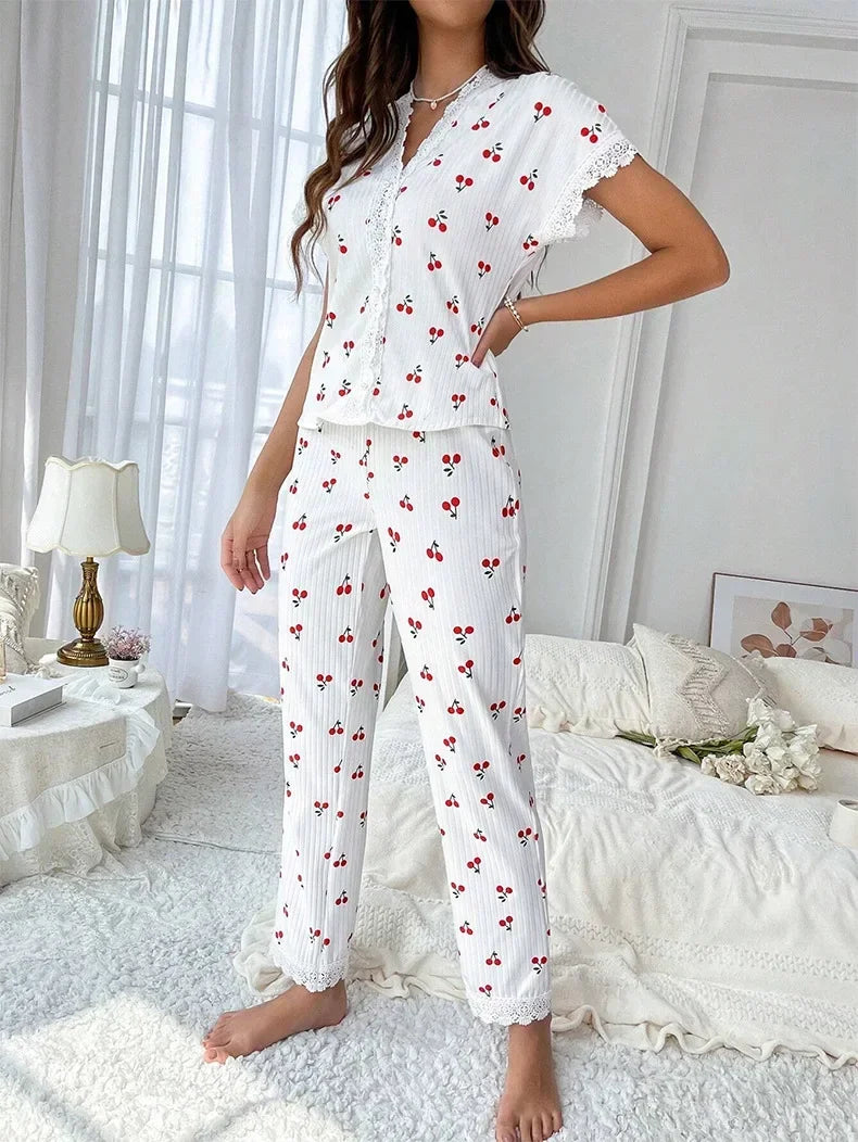 Kersen Pyjama Set | Dames 2-delige Kanten Pyjama met Kersenprint