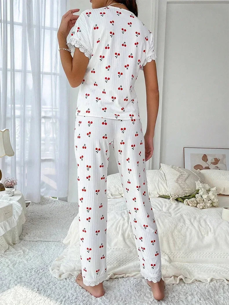 Kersen Pyjama Set | Dames 2-delige Kanten Pyjama met Kersenprint
