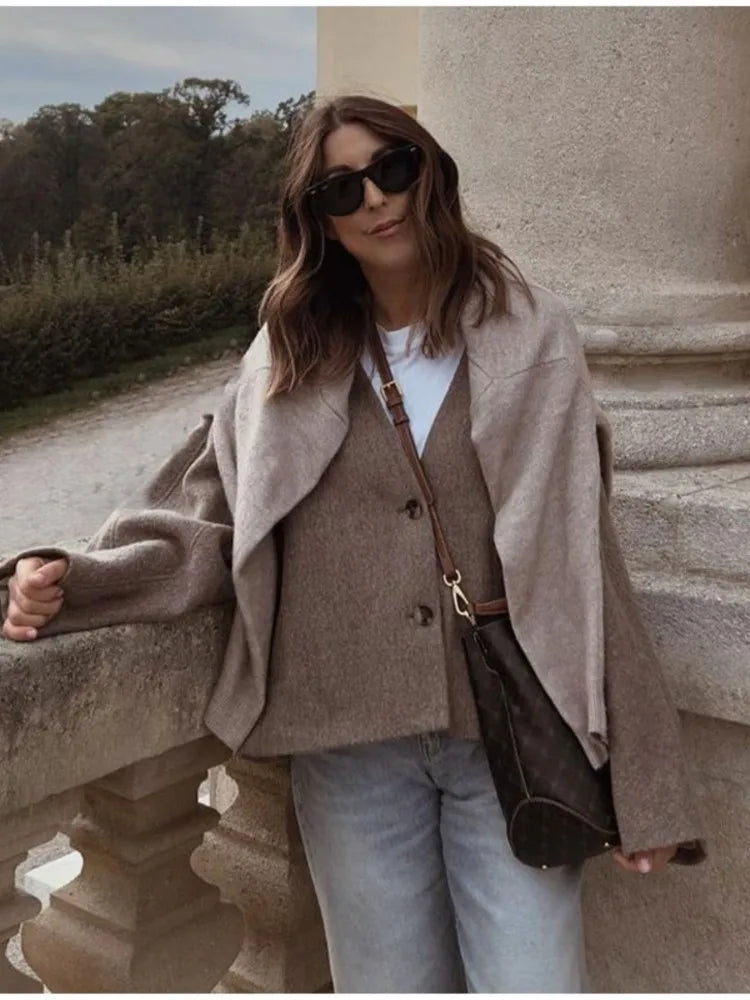 Dames Jas – Wolmix – Oversized Pasvorm – Knoopsluiting – Stijlvolle Volumineuze Mouwen