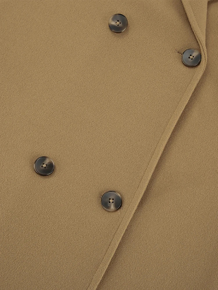 Elegante dubbellaagse cameljas voor dames - chique getailleerde winterjas