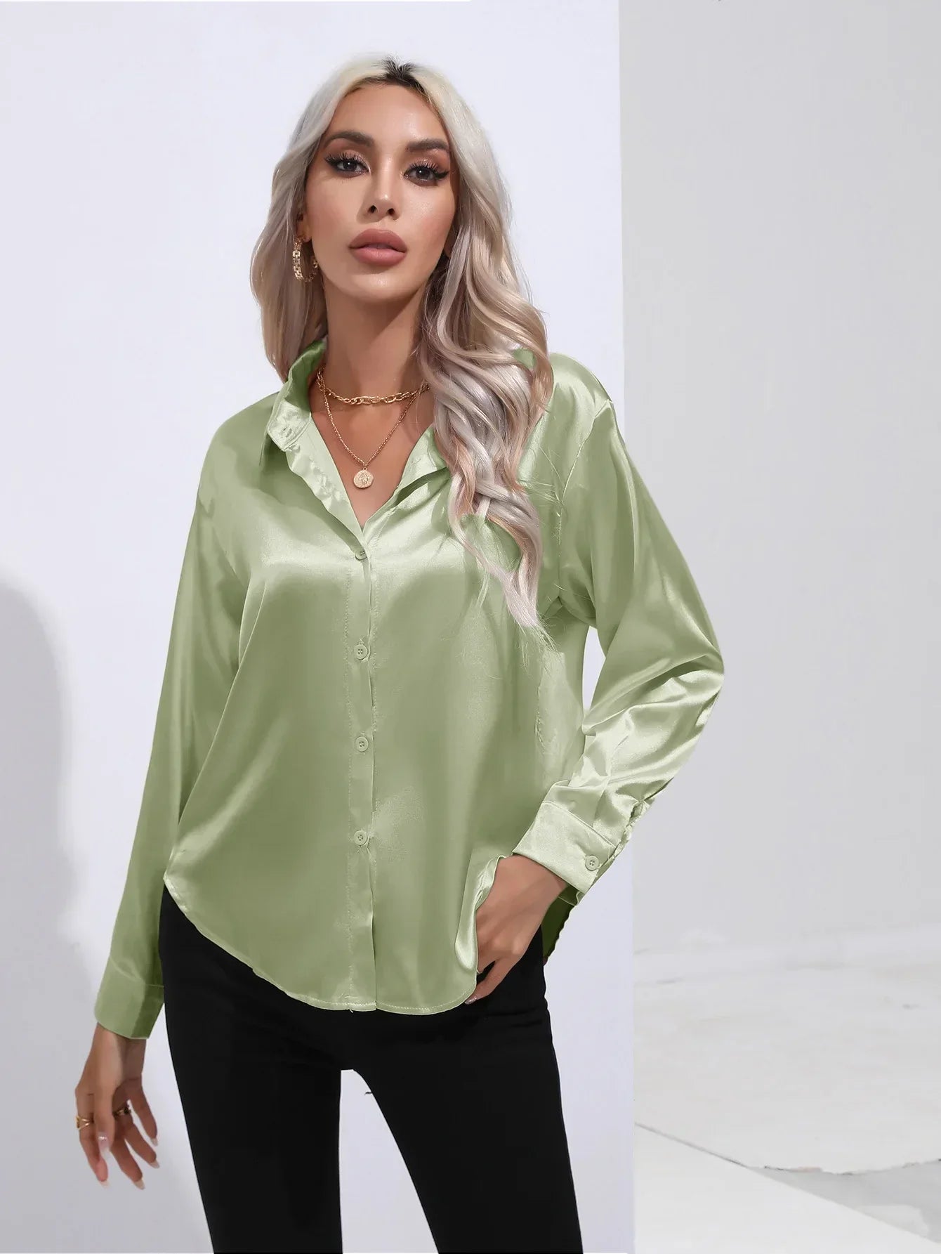 Dames Blouse - Satijn - Relaxte Pasvorm - Lange Mouwen - Klassieke Knoopsluiting