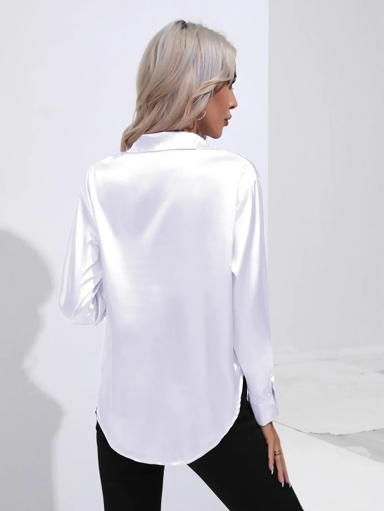 Dames Blouse - Satijn - Relaxte Pasvorm - Lange Mouwen - Klassieke Knoopsluiting
