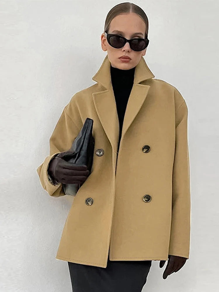 Elegante dubbellaagse cameljas voor dames - chique getailleerde winterjas