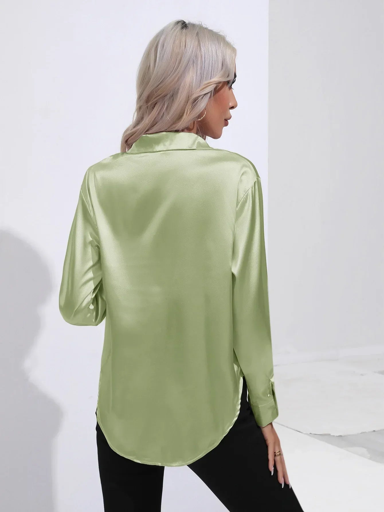 Dames Blouse - Satijn - Relaxte Pasvorm - Lange Mouwen - Klassieke Knoopsluiting