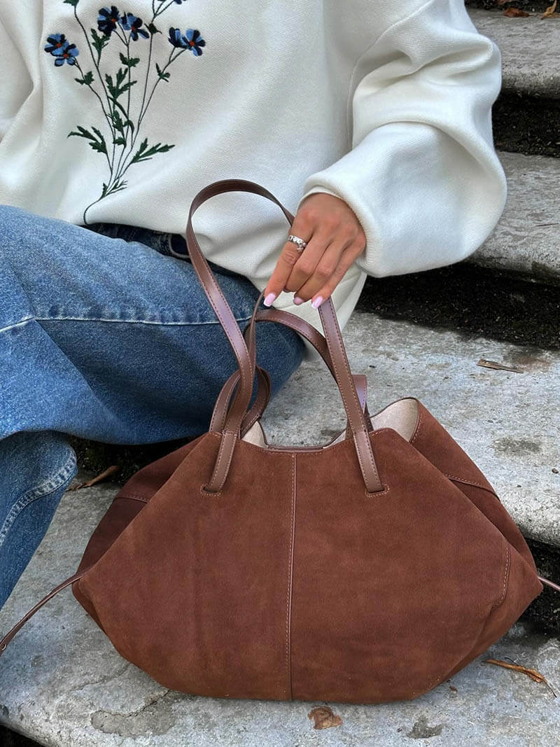 Suède bruine en zwarte tote bag voor dames - chique en veelzijdige handtas