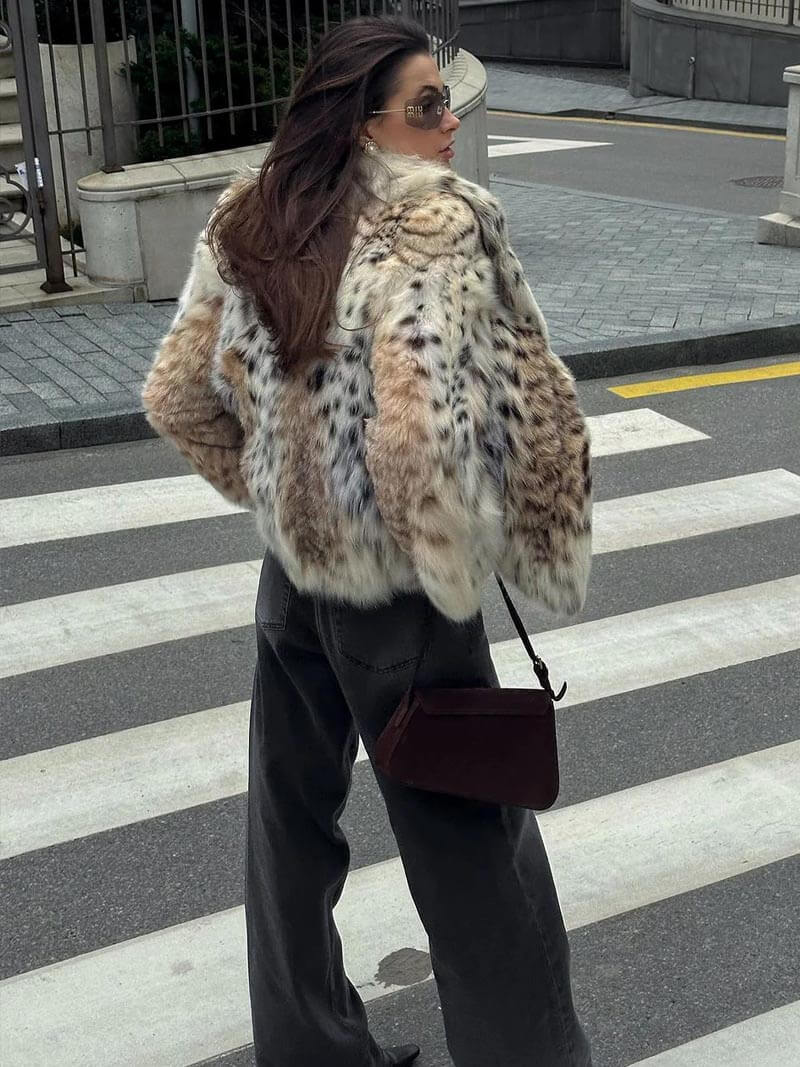 Leopard Velvetfur Coat – Statement Jas voor Dames met Gedurfd Luipaardpatroon
