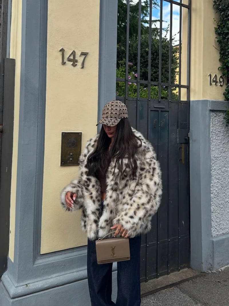 Leopard Velvetfur Coat – Statement Jas voor Dames met Gedurfd Luipaardpatroon