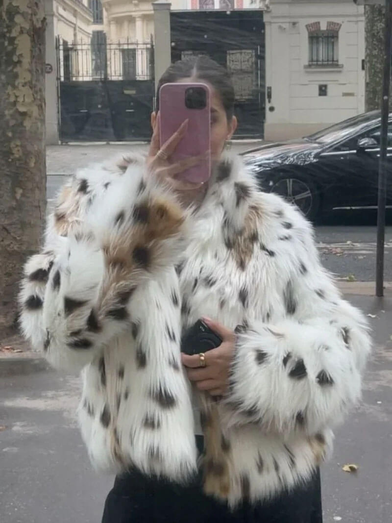 Leopard Velvetfur Coat – Statement Jas voor Dames met Gedurfd Luipaardpatroon
