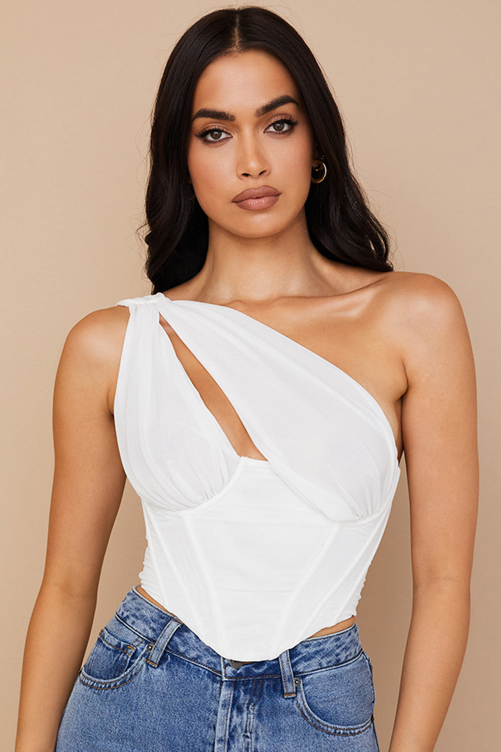 Witte asymmetrische top met mesh en uitsnede