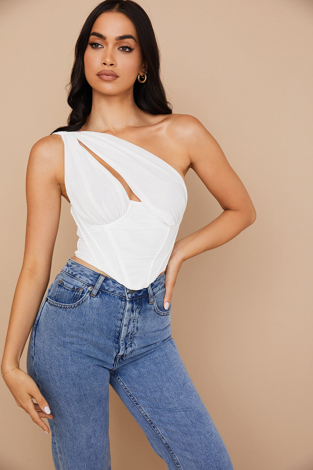 Witte asymmetrische top met mesh en uitsnede