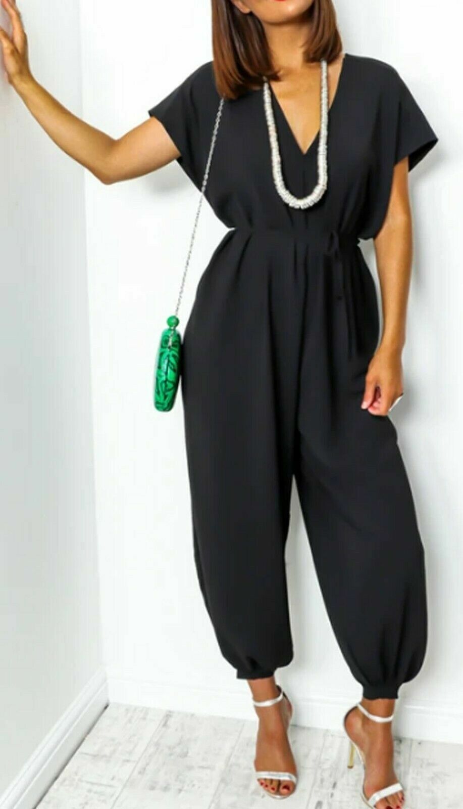 Dames Jumpsuit – V-hals – Korte Mouwen – Elastische Taille – Cuffed Pijpen